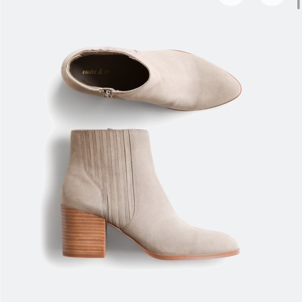 Violet & Red Women's Beige Ankle Booties